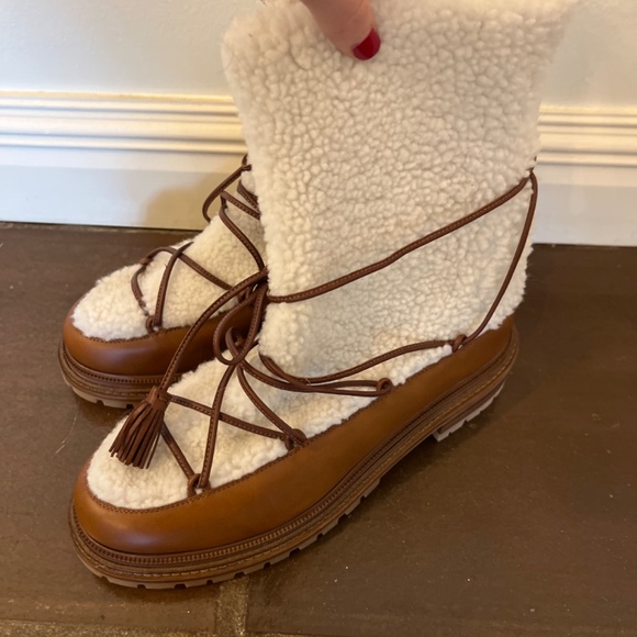 Aquazzura very gstaad shearling and leather ankle boots - Picture 2 of 7